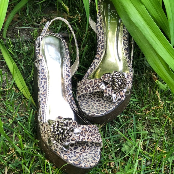 Sonho dos Pés Cheetah Platform Sandals - Picture 4 of 16